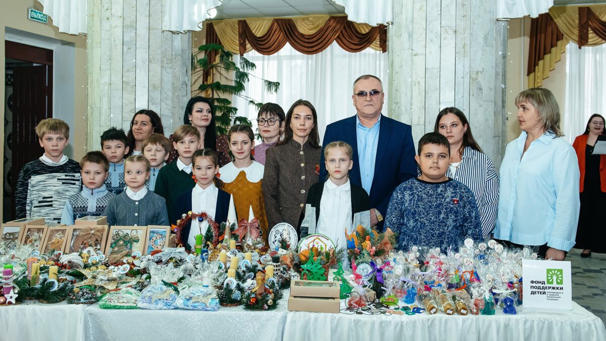 Новогодняя благотворительная ярмарка